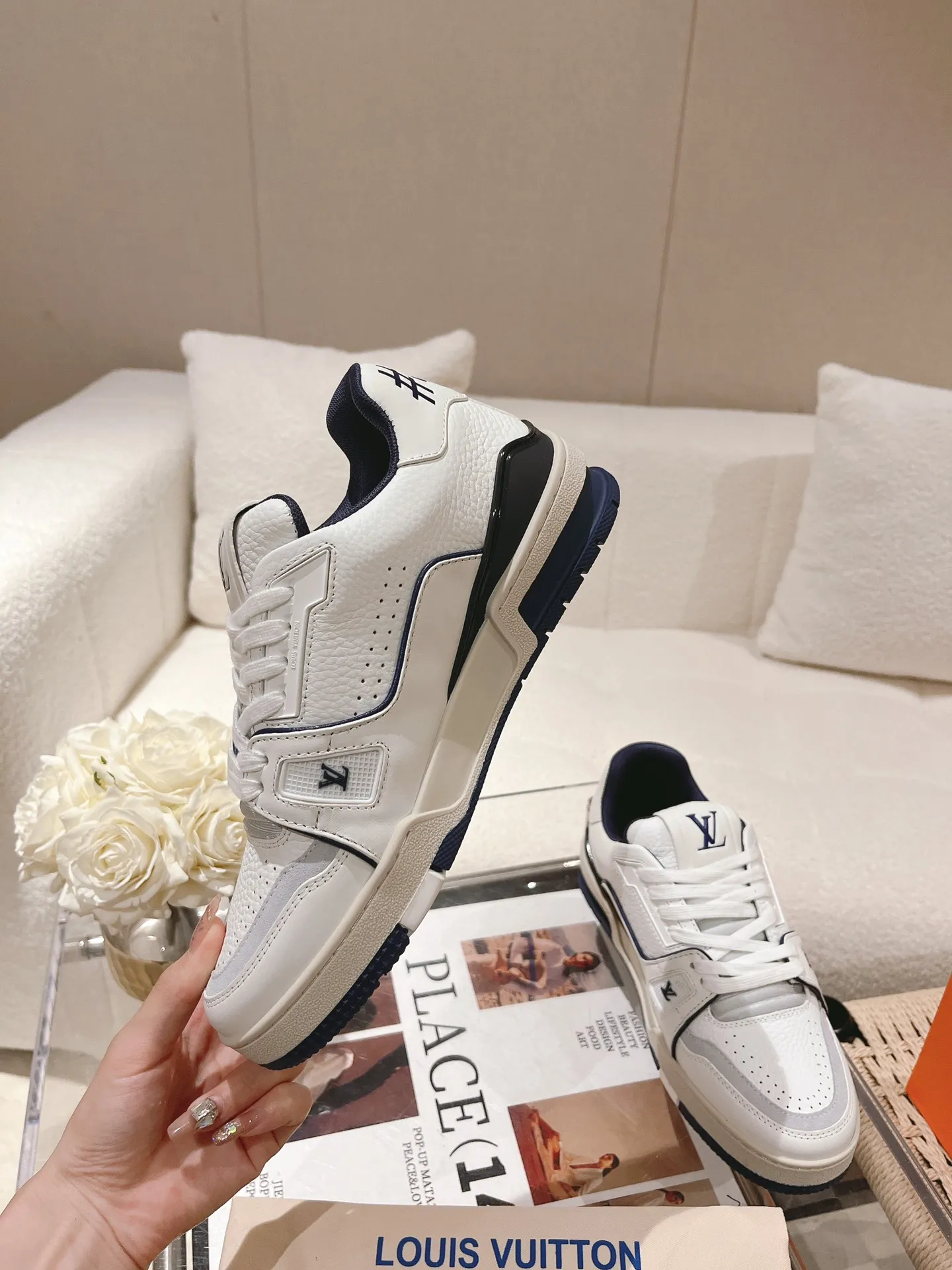 👟👟Ex-factory price 840👟👟 Women's shoes, women's clothing, top version of LV TRAINER basketball series sneakers, original 1:1 disassembly, official website limited edition retro basketball sneakers! Both the high-top and low-top models spent money to purchase 1:1 accurate reproductions of the originals, and all the details are flawless! The upper material is exclusively customized first-layer cowhide, the inside is breathable 3D mesh material, the sole is T👟👟 ex-factory price U, non-slip, anti-yellowing and high temperature resistant. Exclusively customized materials, women’s size 35-40, men’s size 39-45